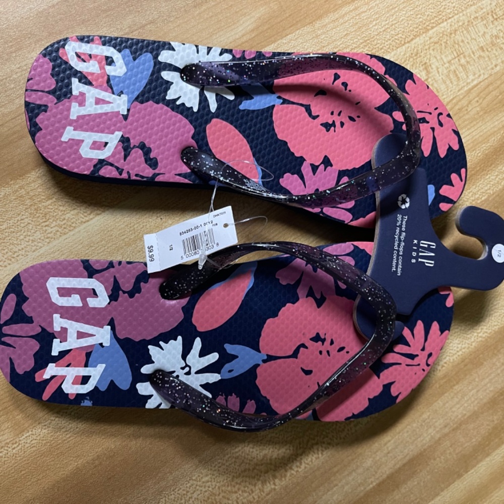 NWT  GAP Kids  Girls Flip Flops